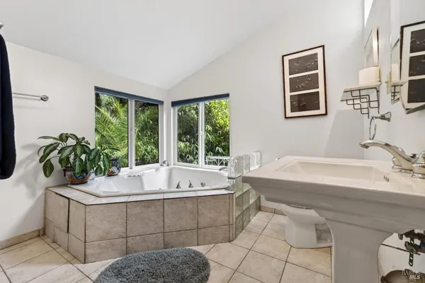 $2,500,000 | 2348 Mill Creek Lane, Healdsburg, CA 95448