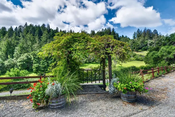 $2,500,000 | 2348 Mill Creek Lane, Healdsburg, CA 95448