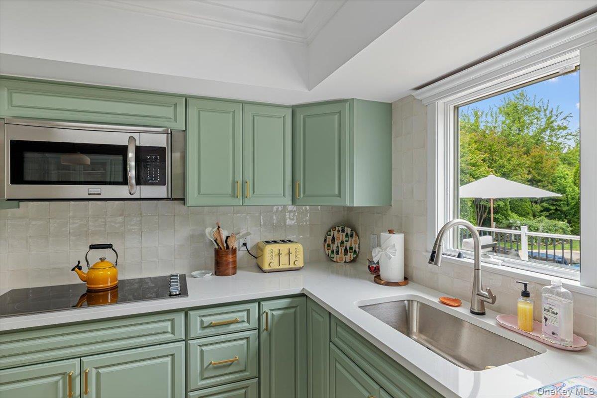 13 Colonial Lane Bellport, NY 11713 - Photo 19 of 39