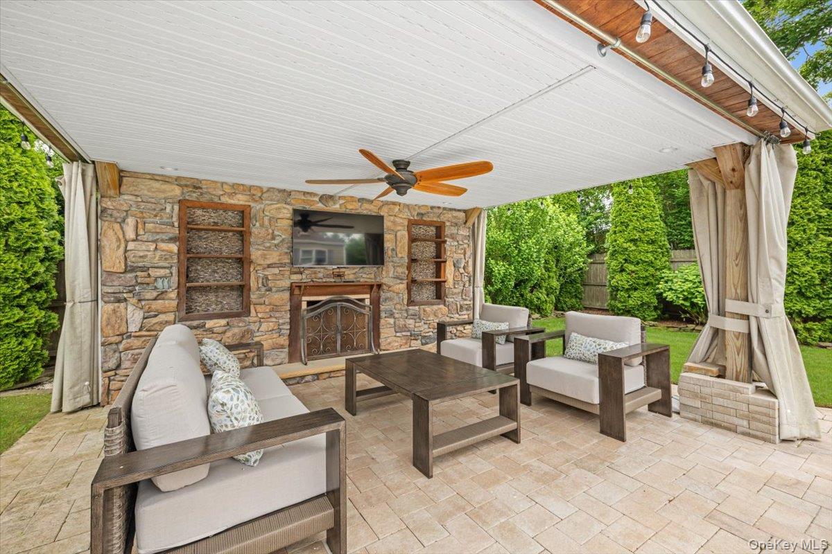 13 Colonial Lane Bellport, NY 11713 - Photo 7 of 39