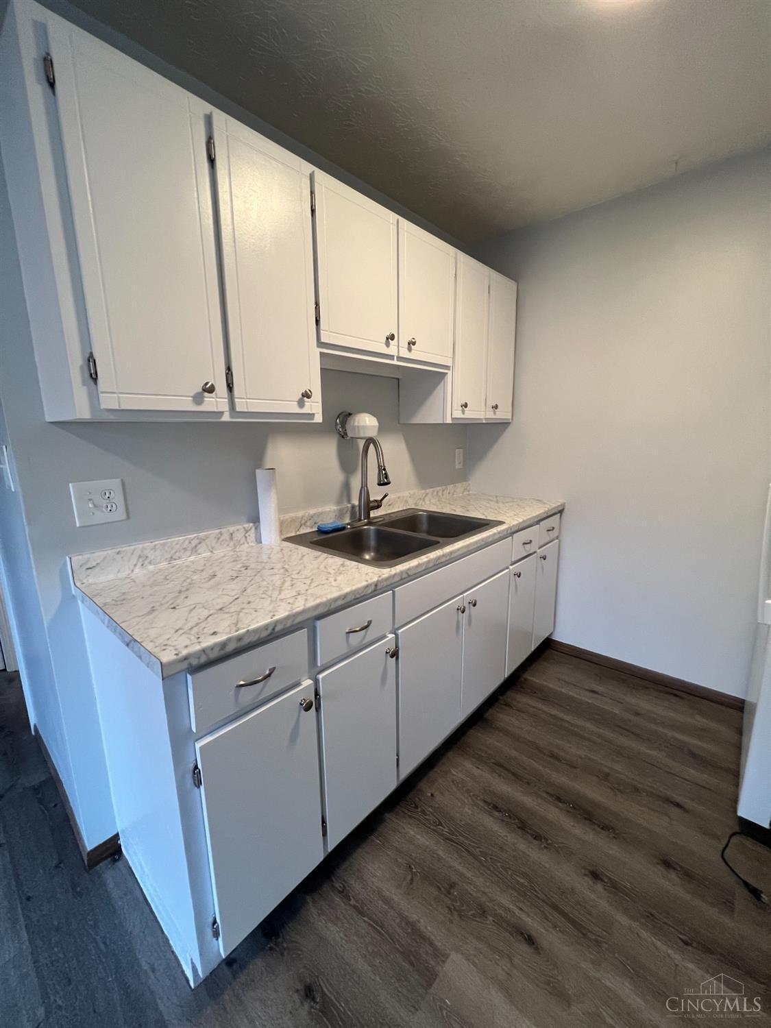 5617 Cheviot Road, Unit 6 Cincinnati, OH 45247 - Photo 5 of 11