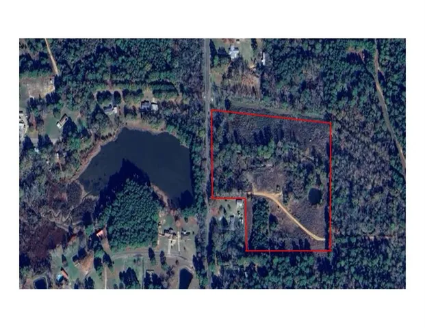 a black and white photo of a building