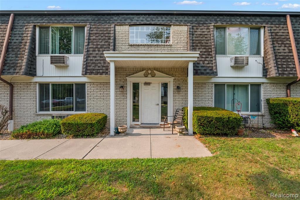 384 West Drahner Road, Unit B8 Oxford, MI 48371 - Photo 27 of 32 Gallery Image 27