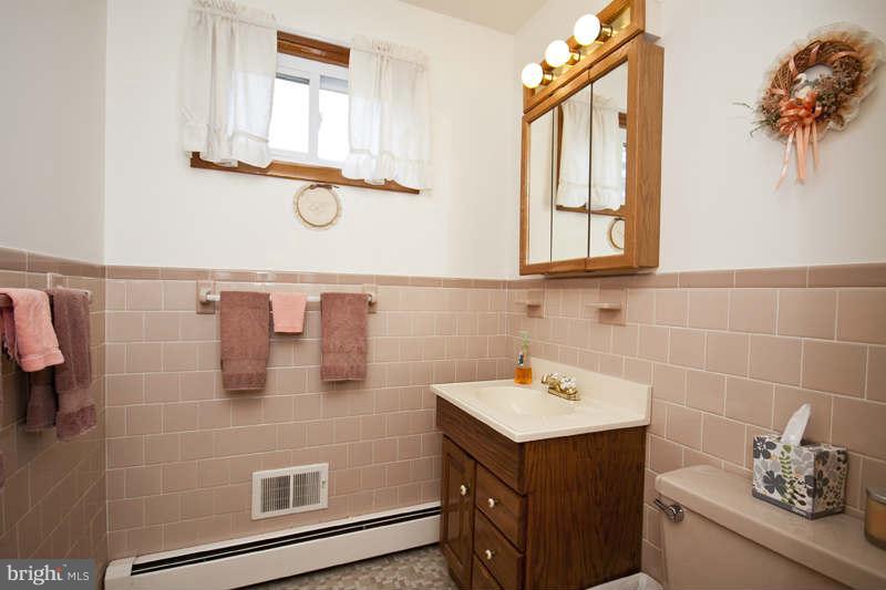 8206 Overmont Road Baltimore, MD 21234 - Photo 22 of 30 Bath