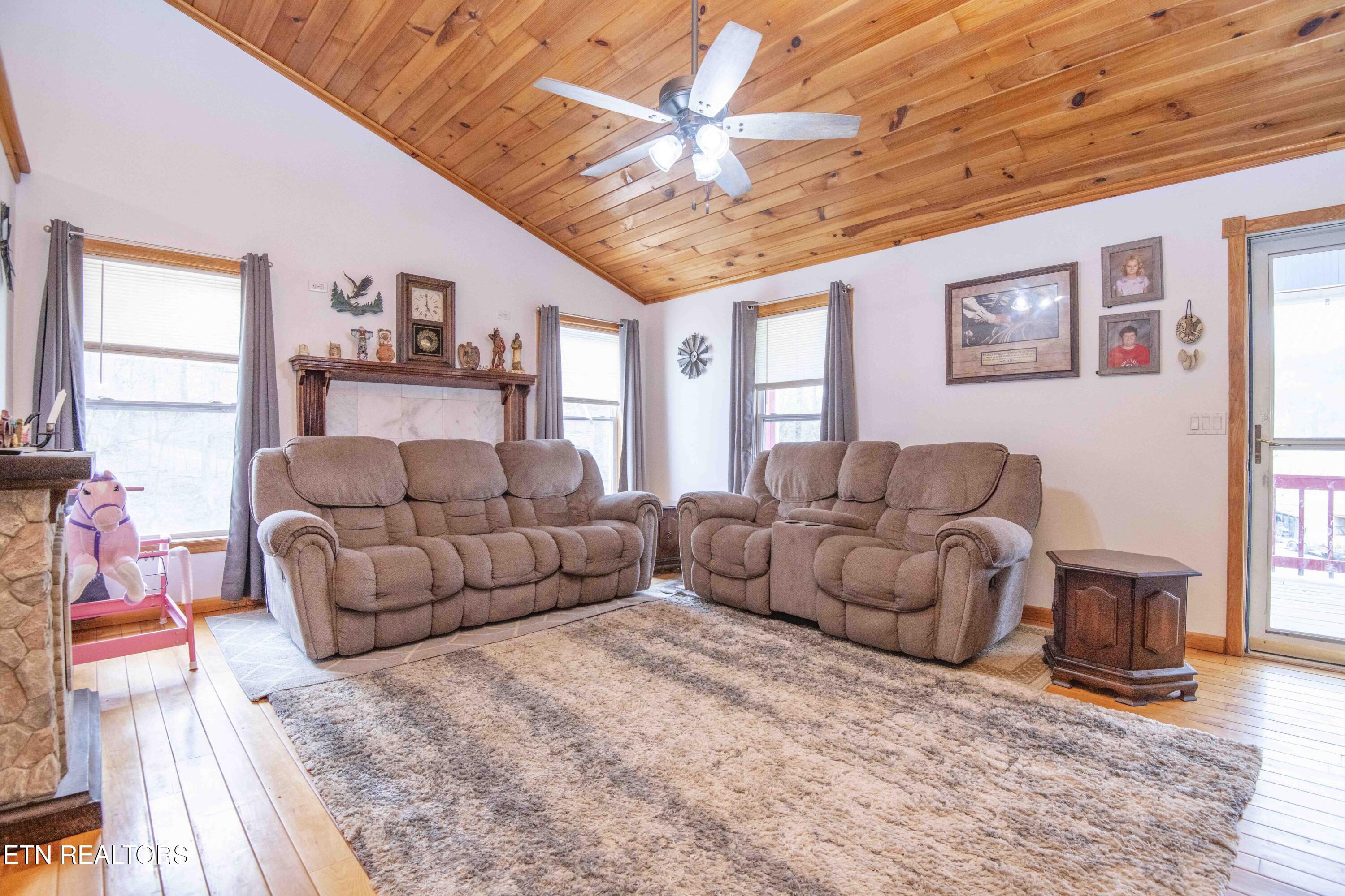 106 County Road 189 Decatur, TN 37322 - Photo 11 of 57 living 2_1