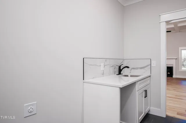 $849,000 | 294 River Pointe Drive, Greeneville, TN 37743