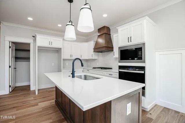 $849,000 | 294 River Pointe Drive, Greeneville, TN 37743