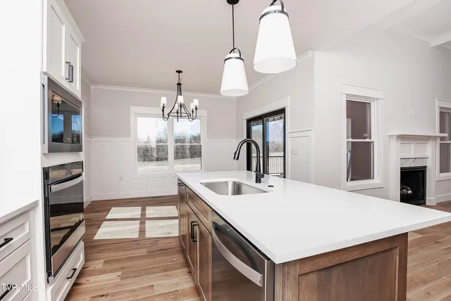 $849,000 | 294 River Pointe Drive, Greeneville, TN 37743