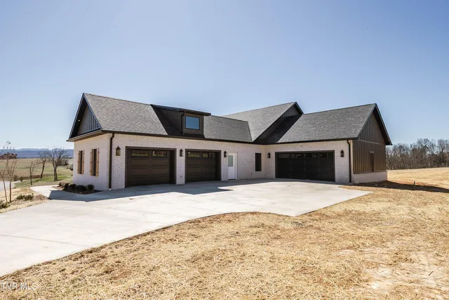 $849,000 | 294 River Pointe Drive, Greeneville, TN 37743