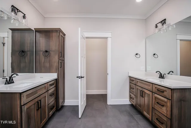 $849,000 | 294 River Pointe Drive, Greeneville, TN 37743