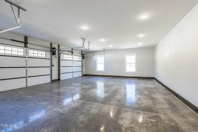 $849,000 | 294 River Pointe Drive, Greeneville, TN 37743