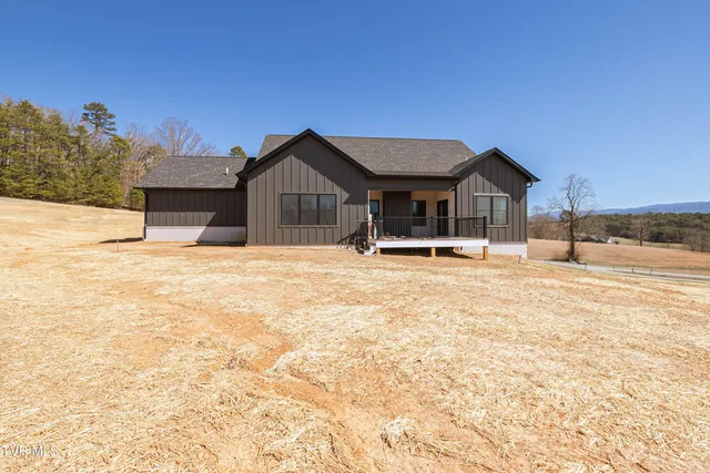 $849,000 | 294 River Pointe Drive, Greeneville, TN 37743