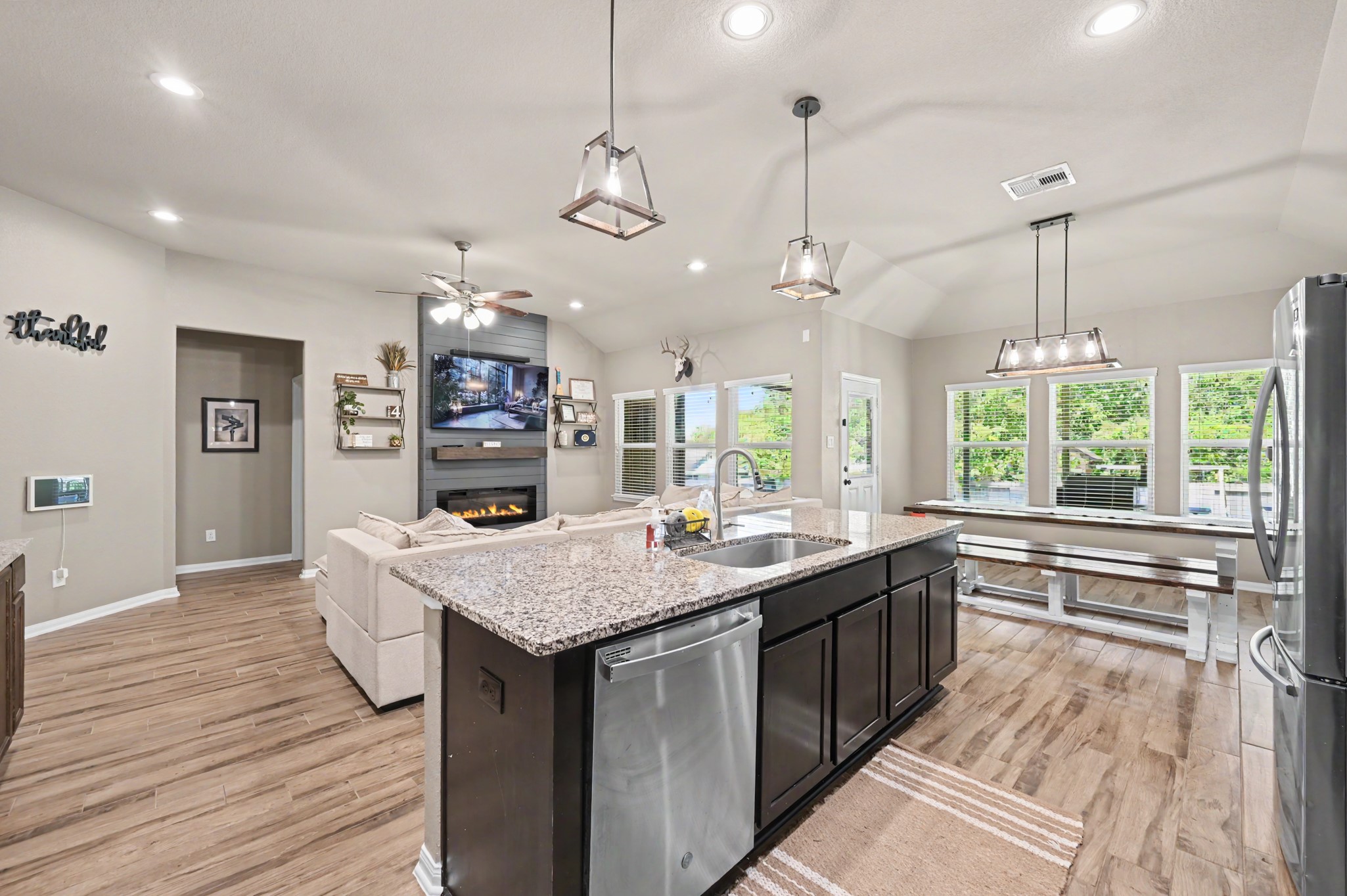 13258 Ridgeview Willis, TX 77318 - Photo 6 of 45 Gallery Image 6