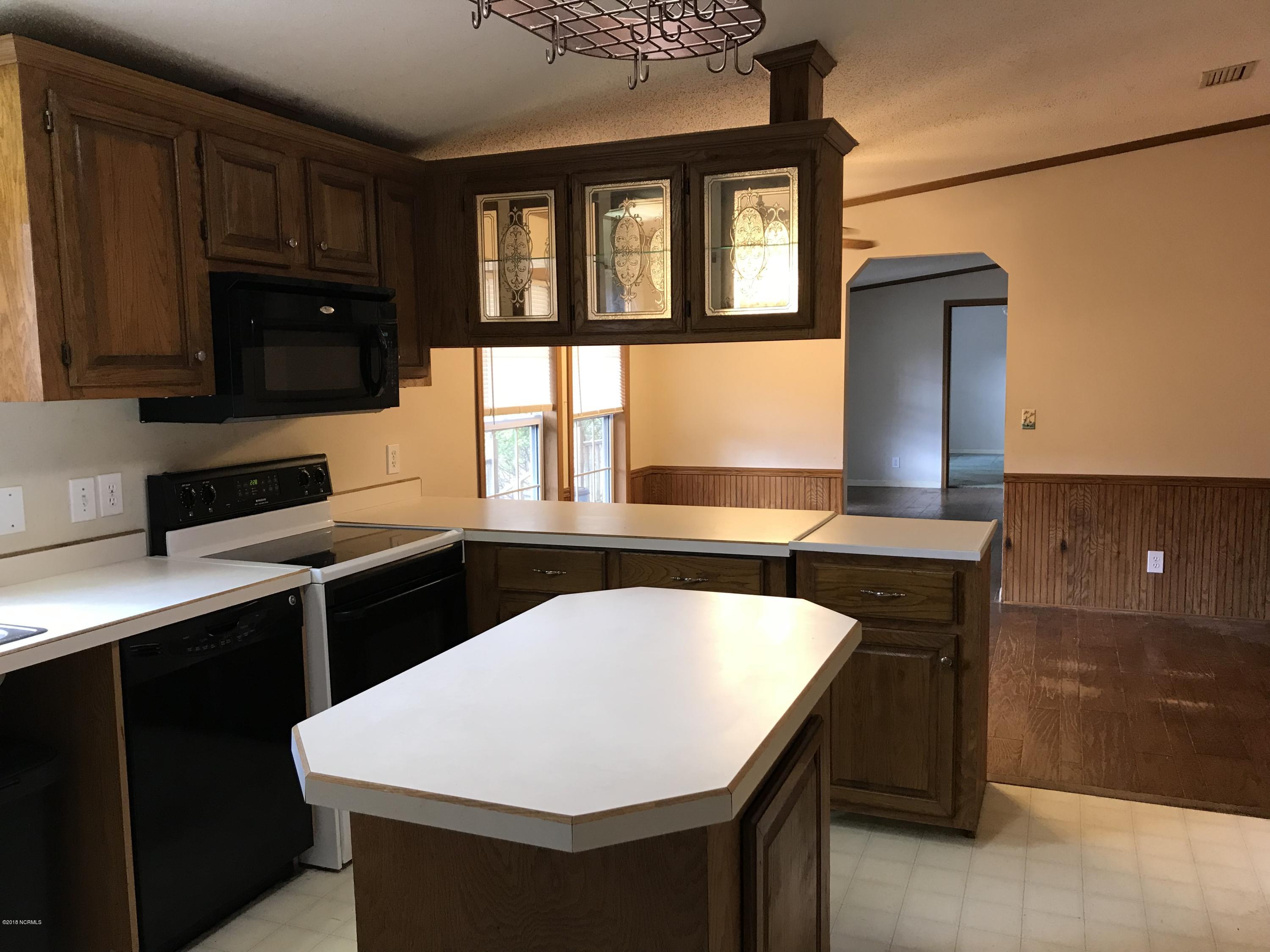 2486 Maco Road Northeast Leland, NC 28451 - Photo 19 of 43 Kitchen with Island