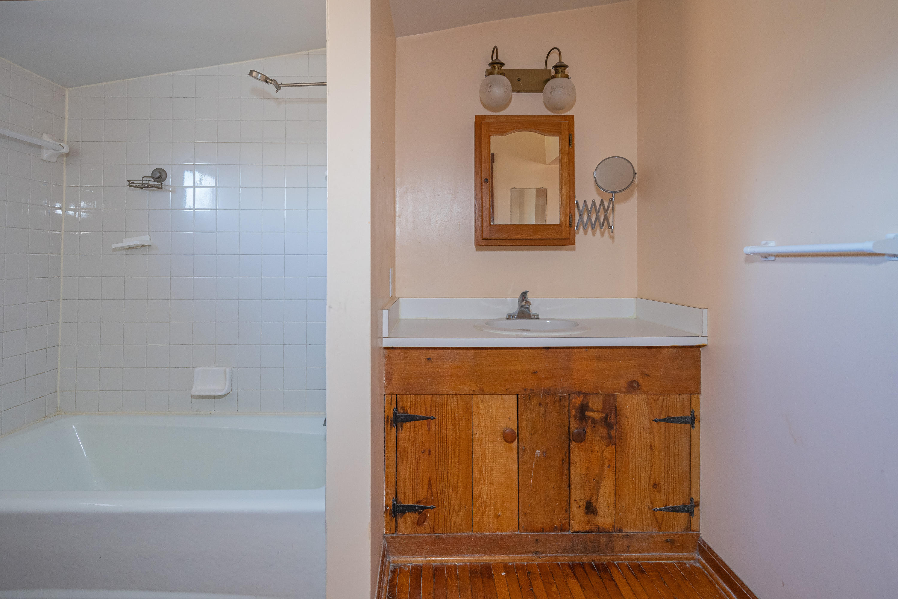 3086 Country Club Road Troutville, VA 24175 - Photo 26 of 39 Upper Level Bath