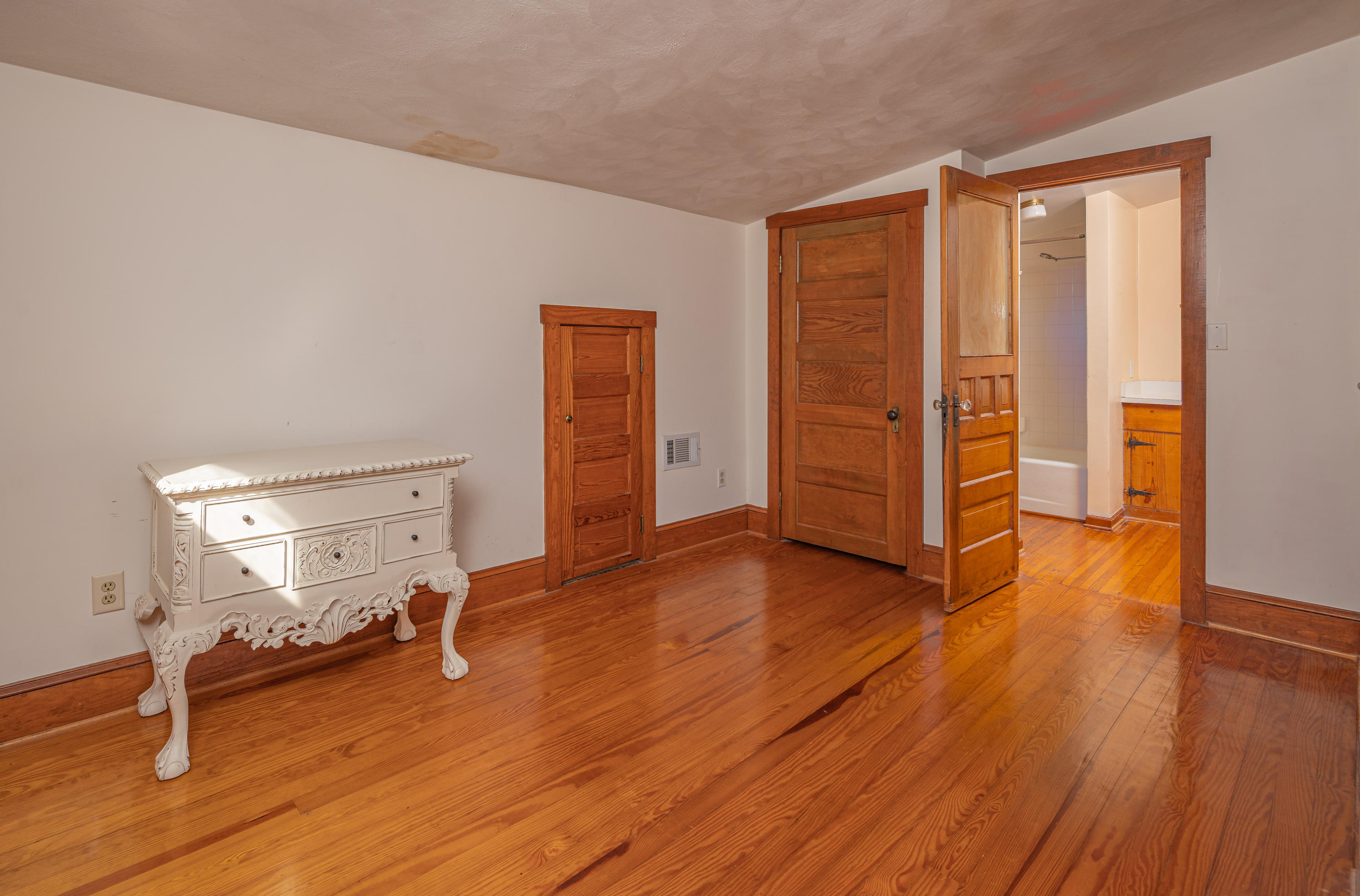 3086 Country Club Road Troutville, VA 24175 - Photo 27 of 39 Upper Level Bedroom 4