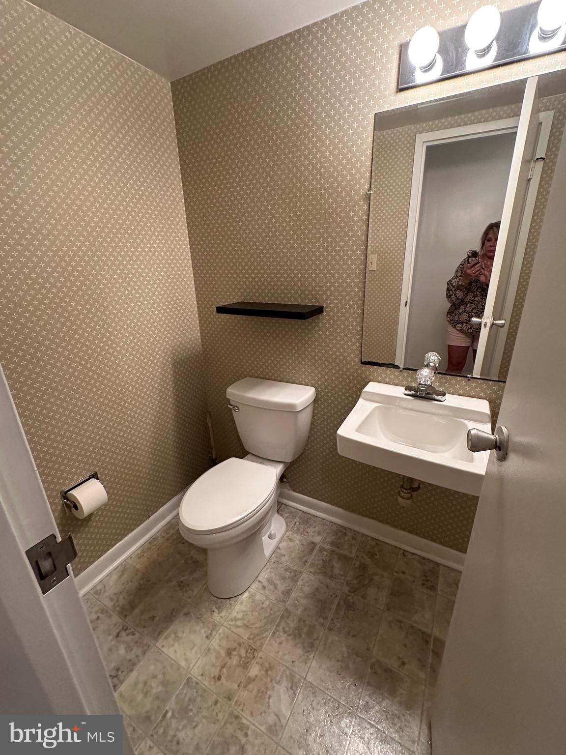2366 Soft Wind Court Reston, VA 20191 - Photo 5 of 6