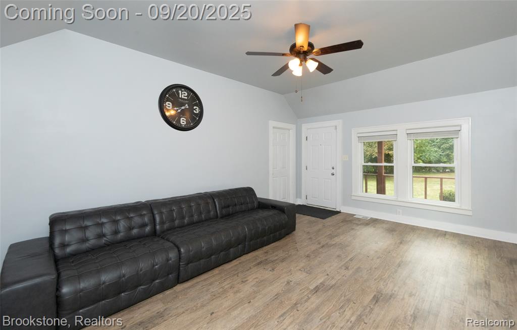 810 Beardon Road Lake Orion, MI 48362 - Photo 15 of 31