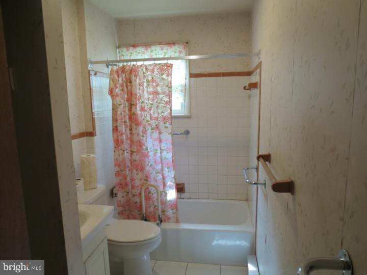 1916 Hill Road Reading, PA 19602 - Photo 5 of 11 Bathroom