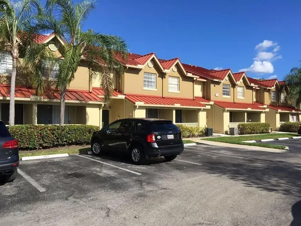 $2,300 | 18340 Northwest 68th Avenue, Unit F, Hialeah, FL 33015
