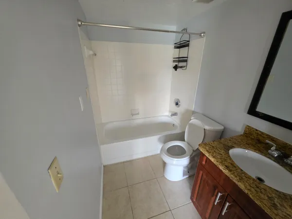 $2,300 | 18340 Northwest 68th Avenue, Unit F, Hialeah, FL 33015