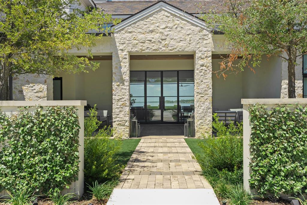 455 Sun Valley Mabank, TX 75147 - Photo 2 of 35 a front view of a house with a yard