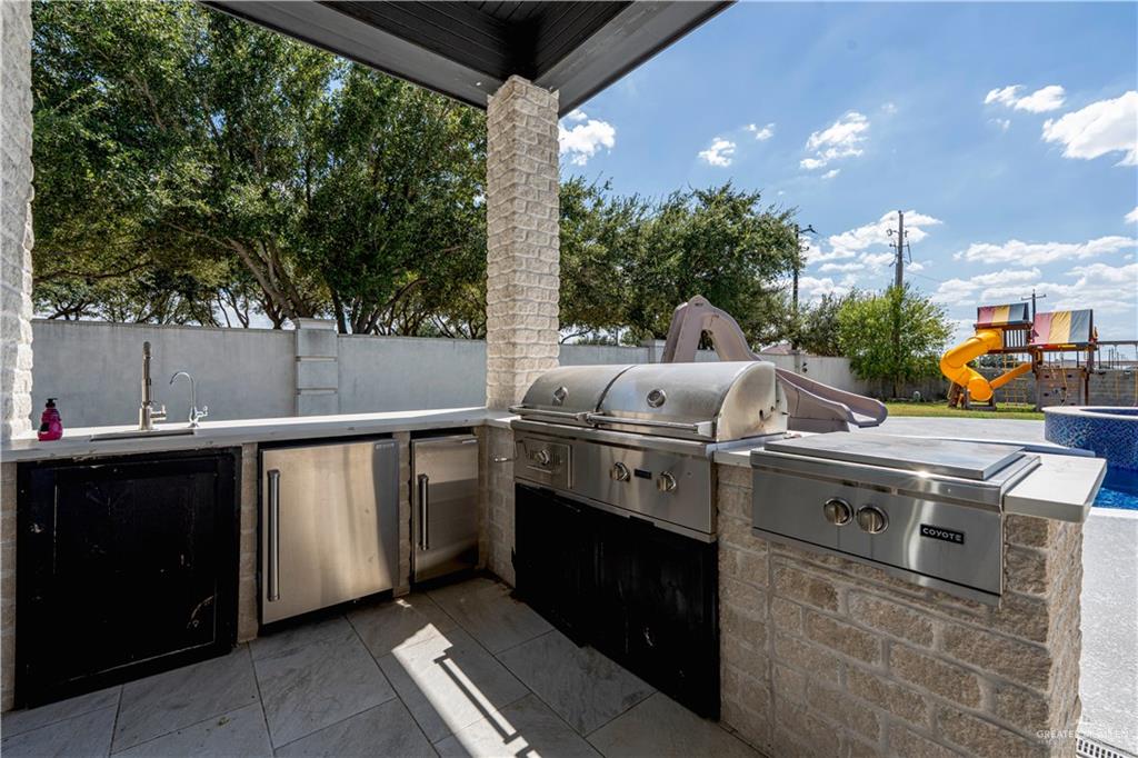 1208 Travis Street Mission, TX 78572 - Photo 36 of 41 a terrace view