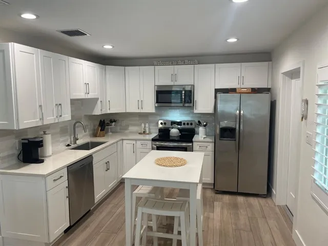 $2,400 | 720 East Gulf Boulevard, Unit A, Indian Rocks Beach, FL 33785