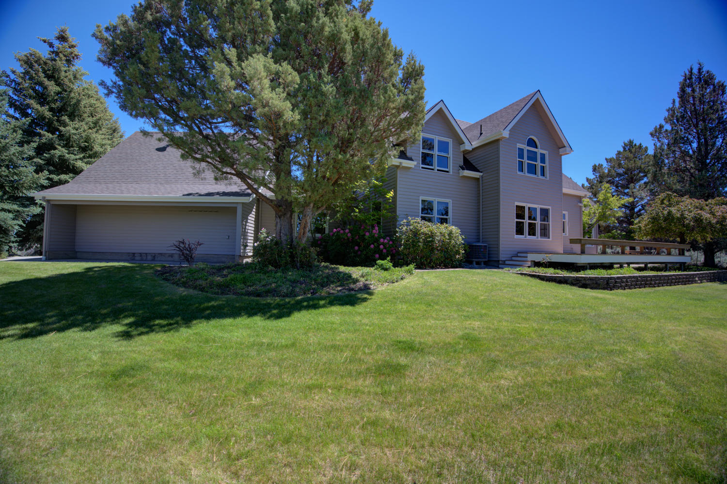 22052 Banff Drive Bend, OR 97702 - Photo 24 of 31 24_rear