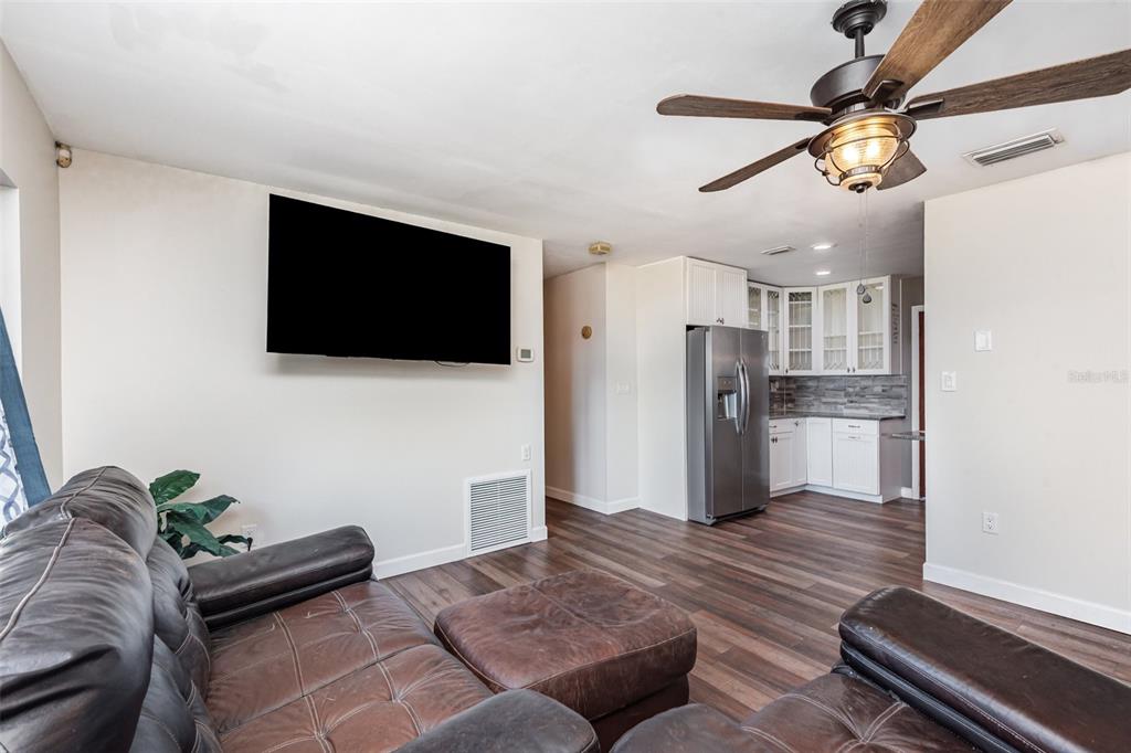 404 Grand Rondo East Crescent City, FL 32112 - Photo 9 of 40