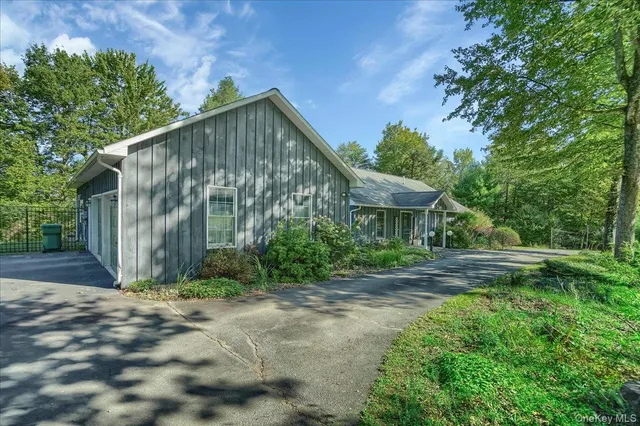 a view of a house with a yard and plants