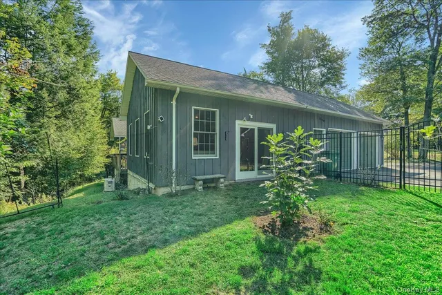 a view of a house with a yard and plants