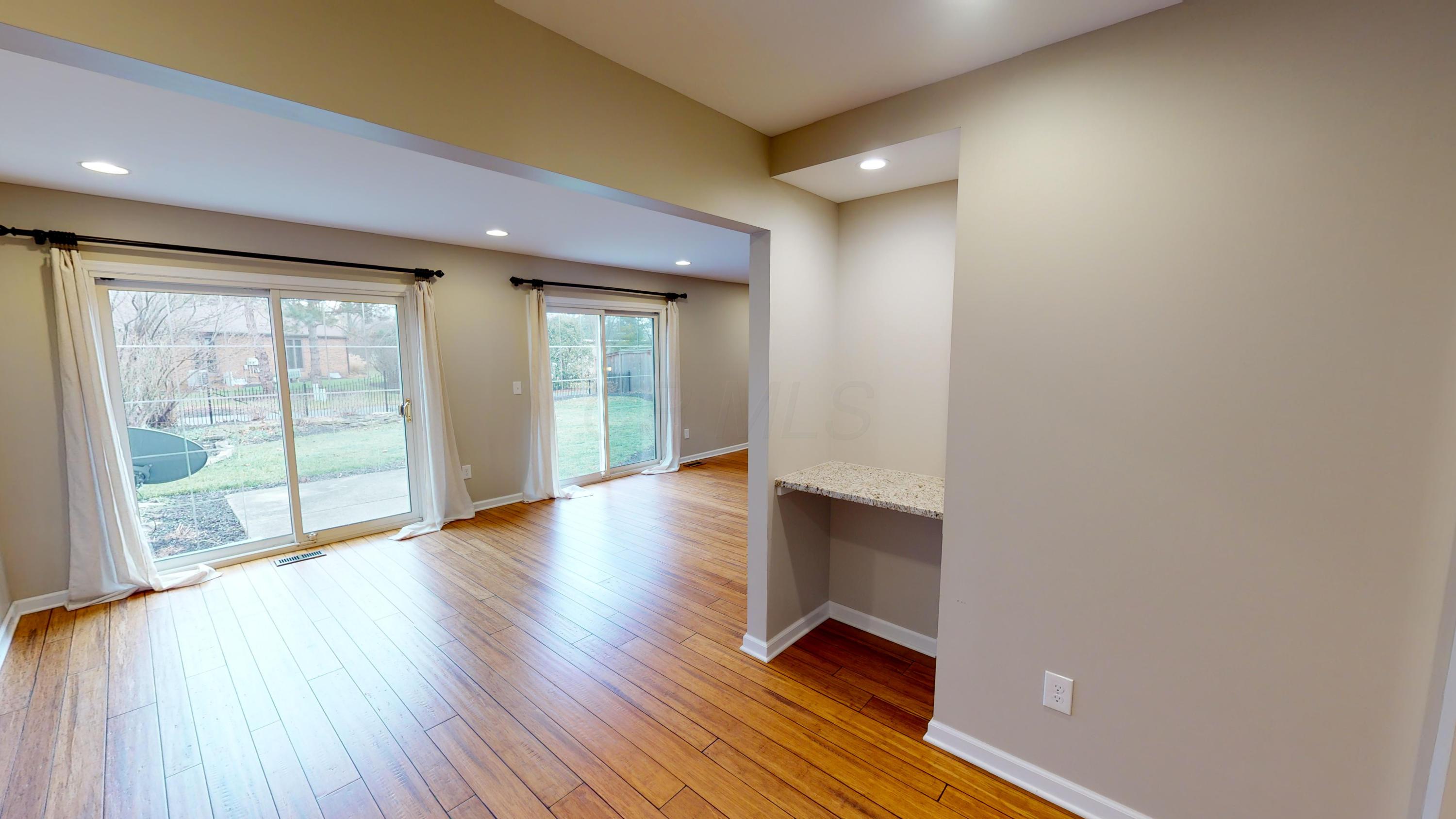 2165 Sandston Road Columbus, OH 43220 - Photo 11 of 41
