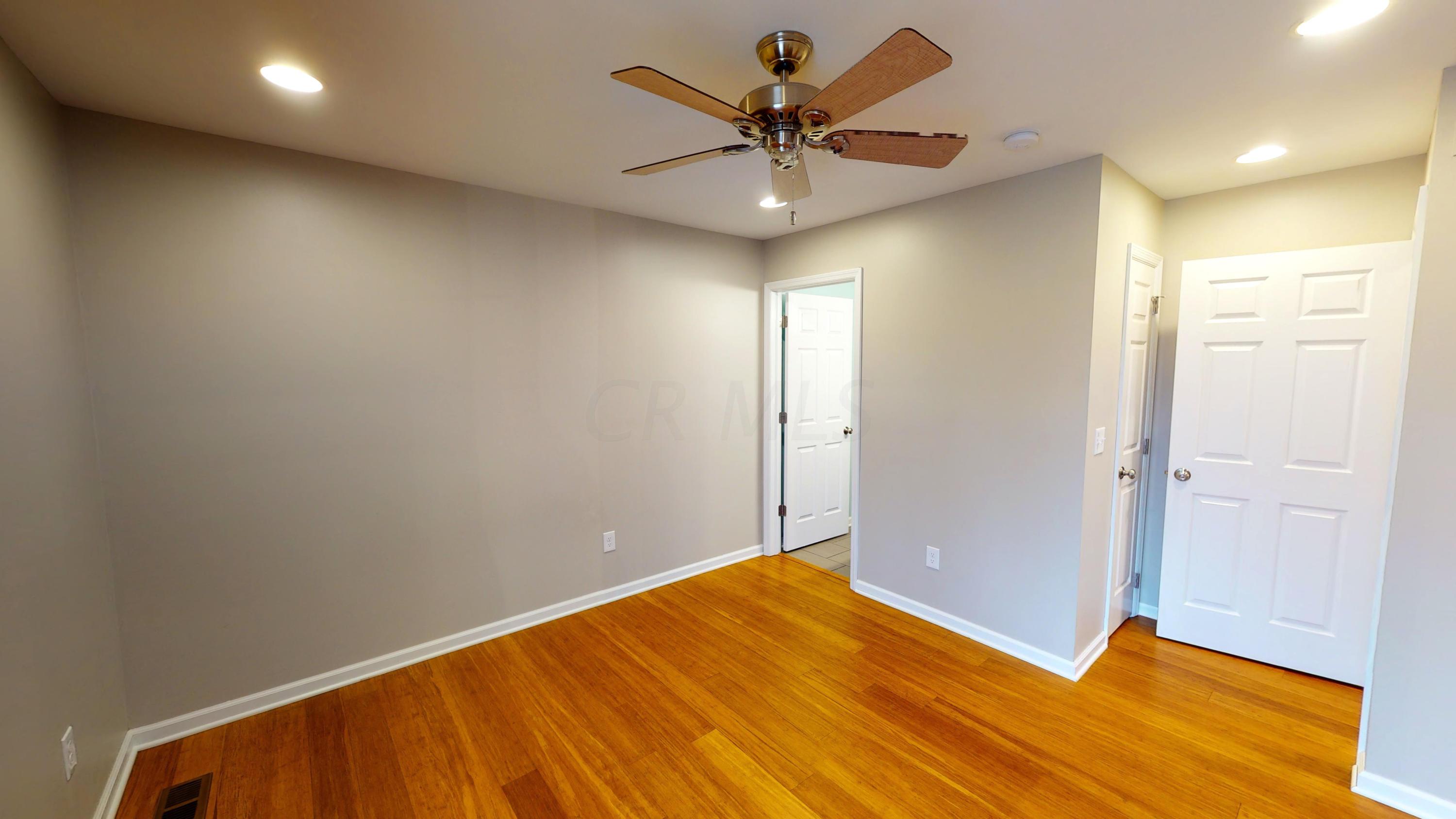 2165 Sandston Road Columbus, OH 43220 - Photo 20 of 41