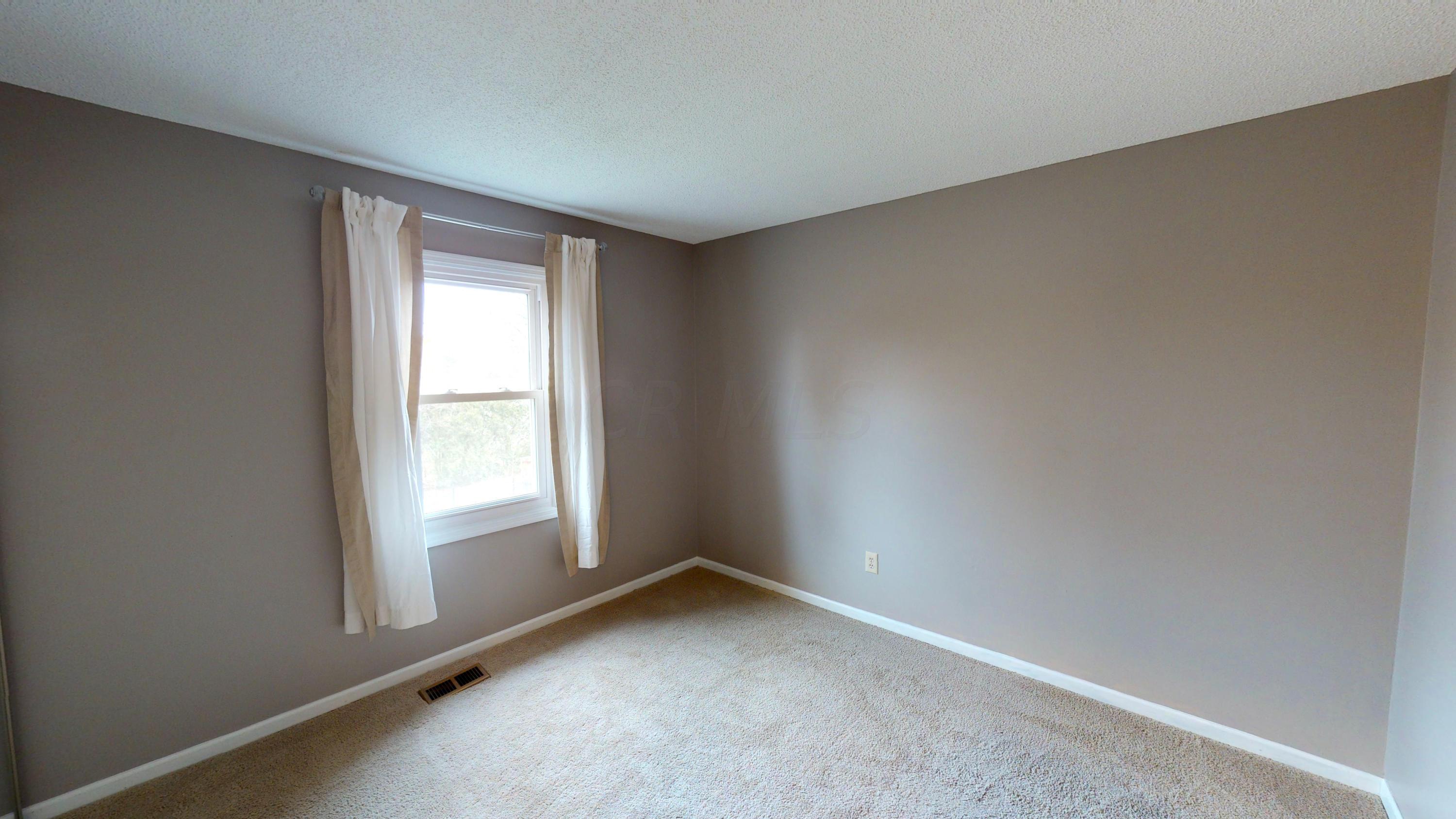 2165 Sandston Road Columbus, OH 43220 - Photo 25 of 41
