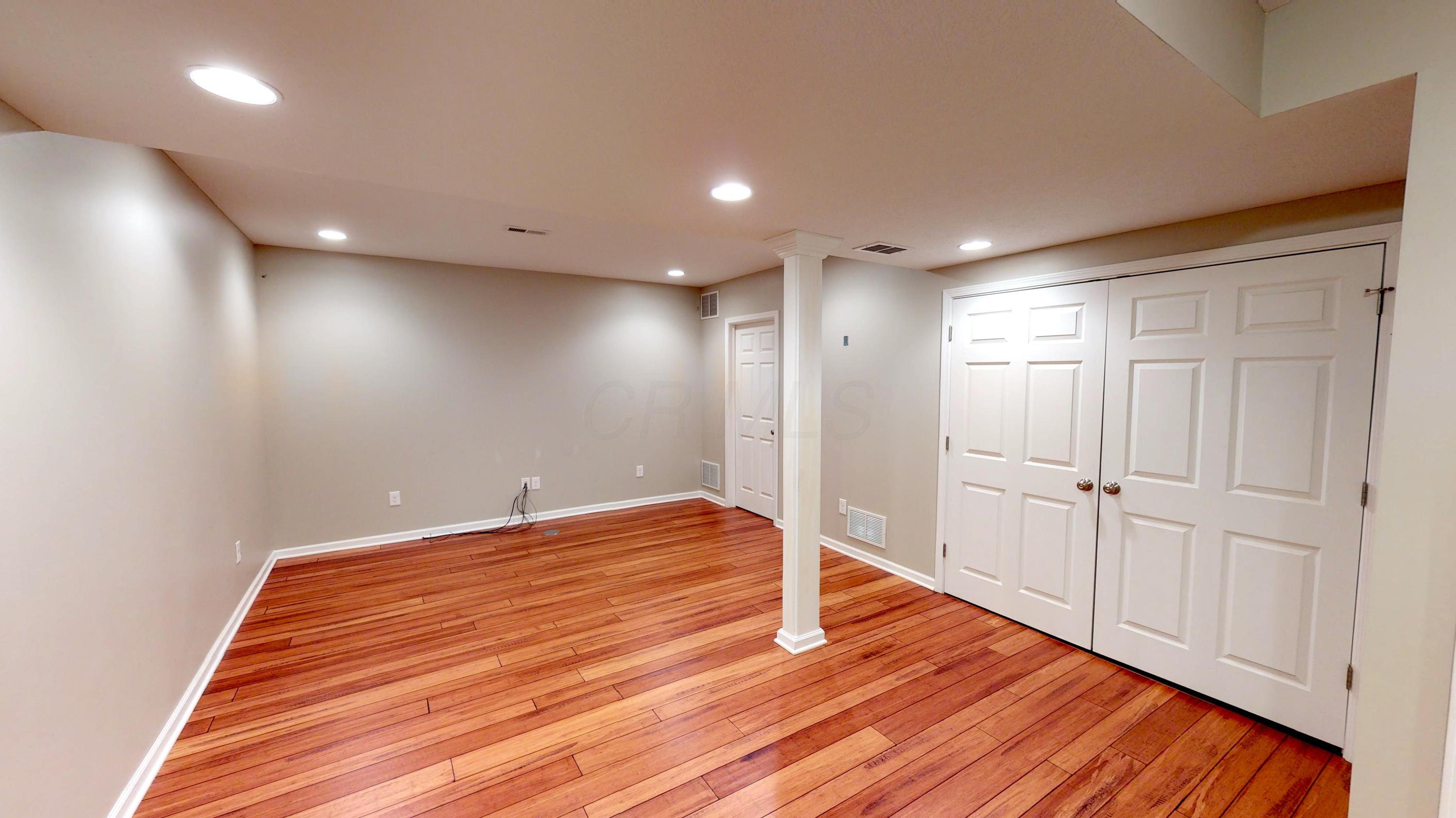 2165 Sandston Road Columbus, OH 43220 - Photo 30 of 41
