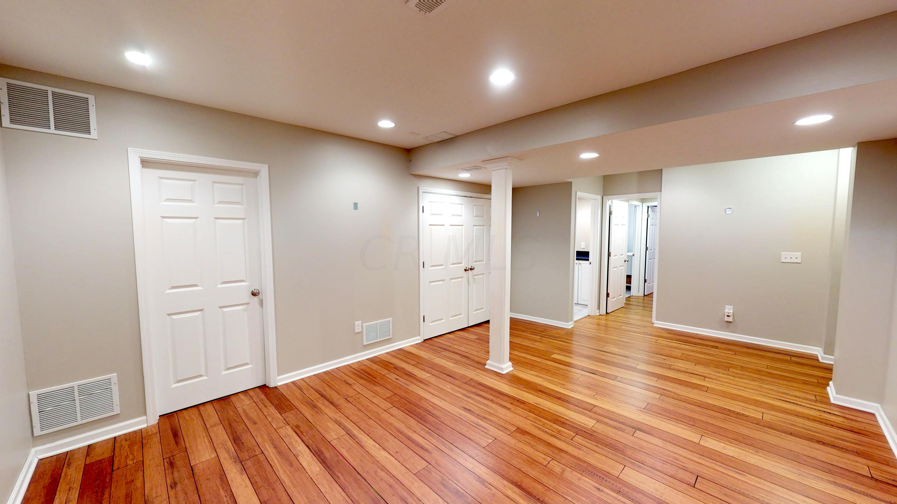 2165 Sandston Road Columbus, OH 43220 - Photo 32 of 41