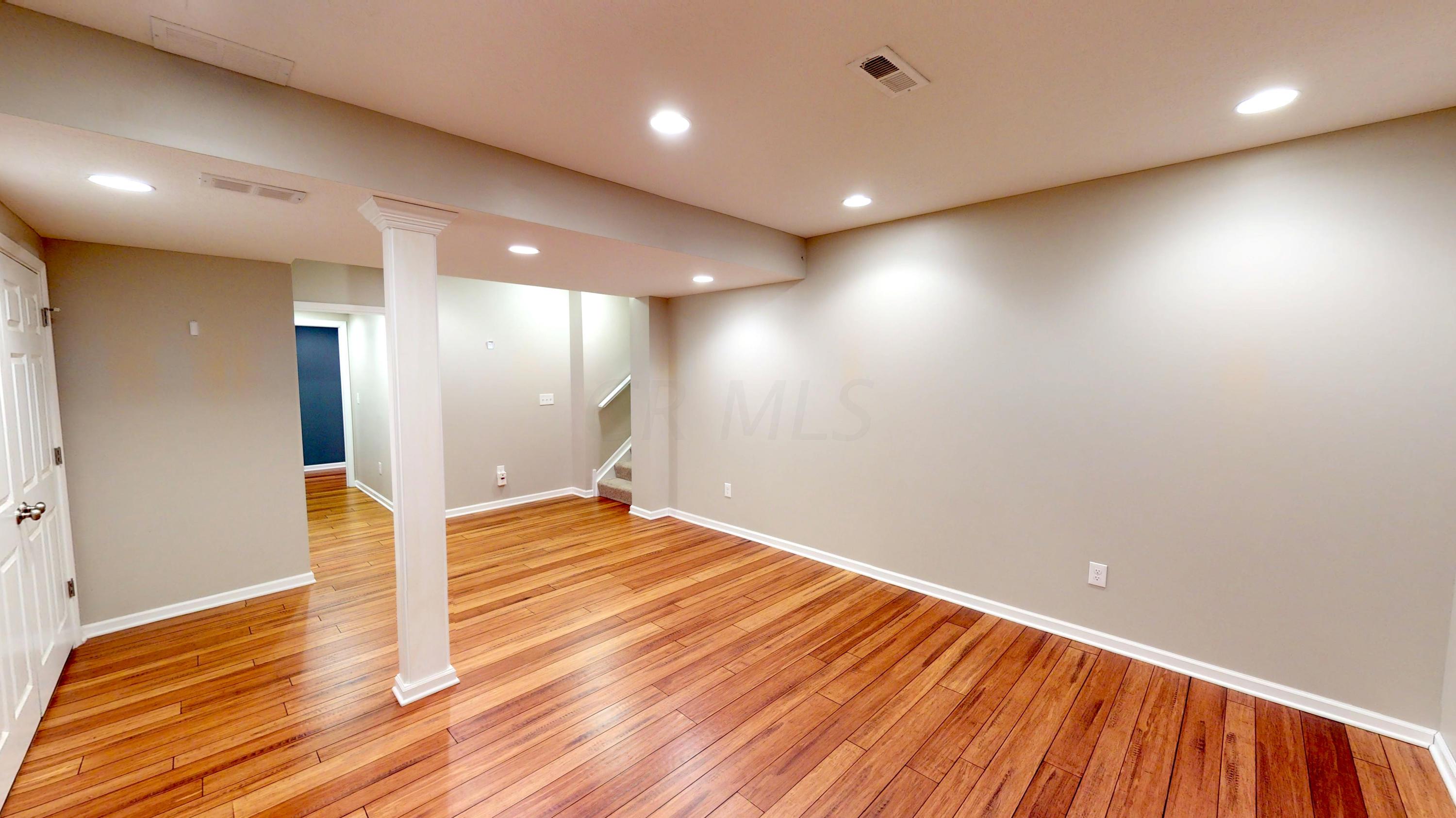 2165 Sandston Road Columbus, OH 43220 - Photo 33 of 41