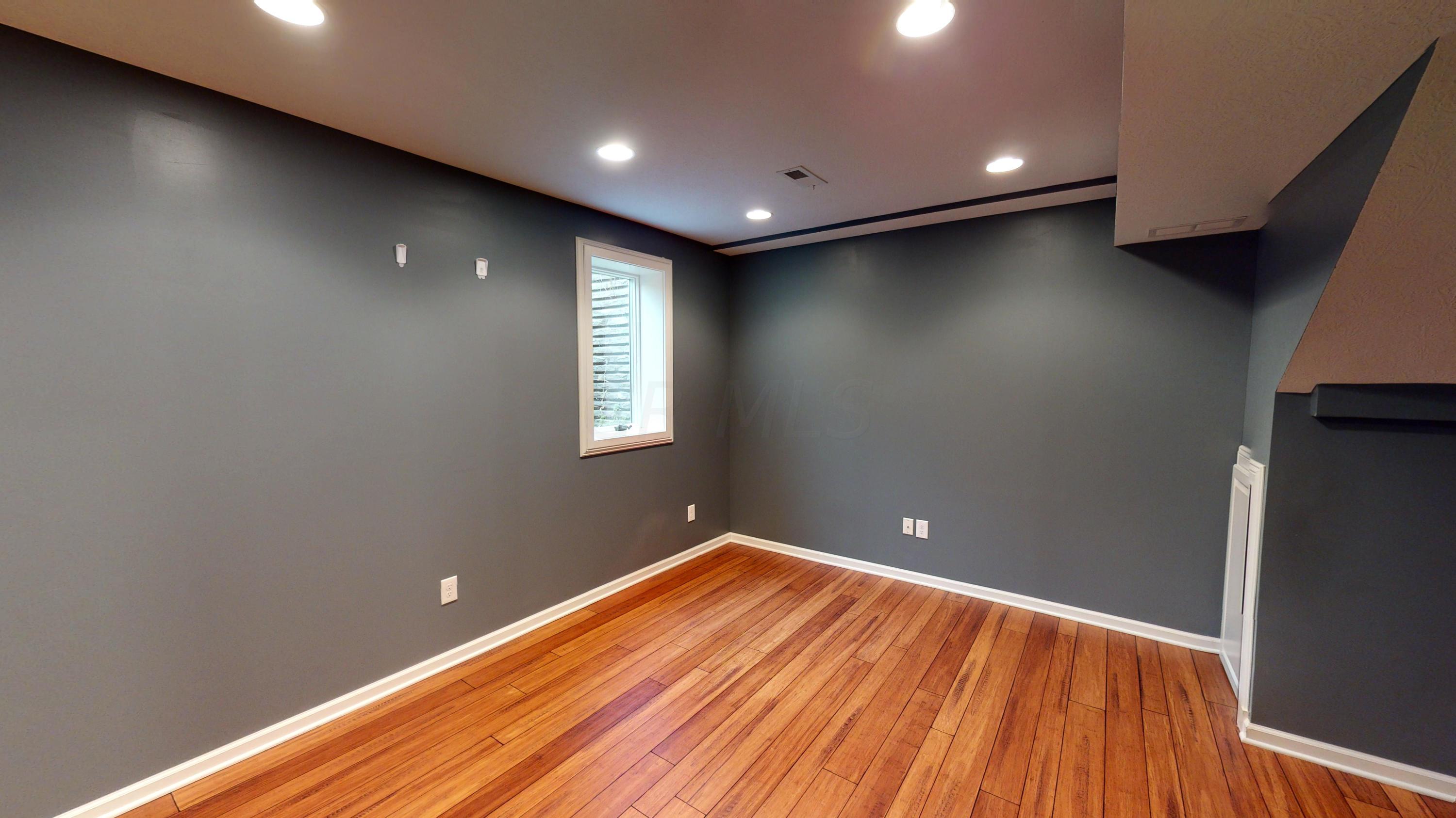 2165 Sandston Road Columbus, OH 43220 - Photo 35 of 41