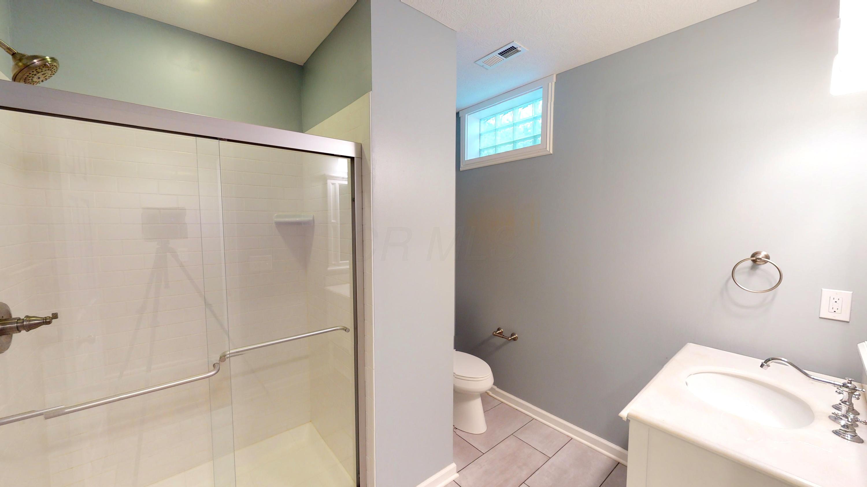 2165 Sandston Road Columbus, OH 43220 - Photo 37 of 41