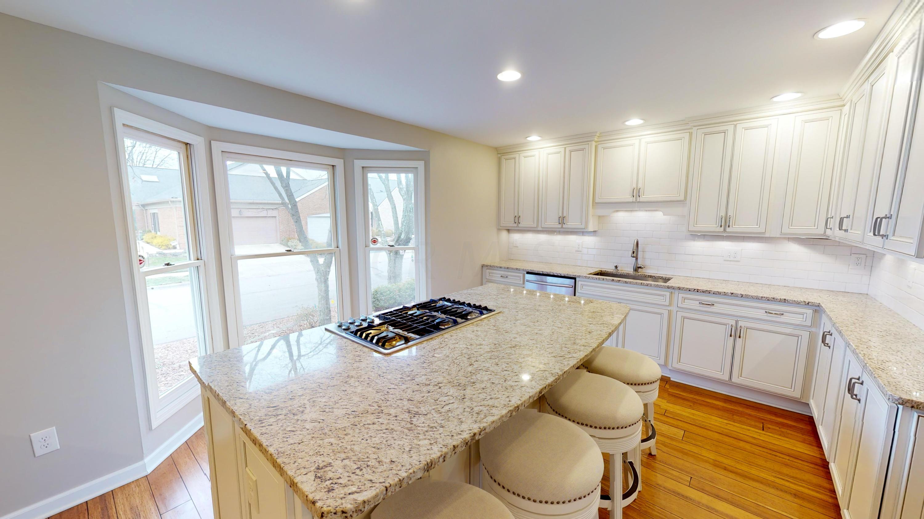 2165 Sandston Road Columbus, OH 43220 - Photo 4 of 41