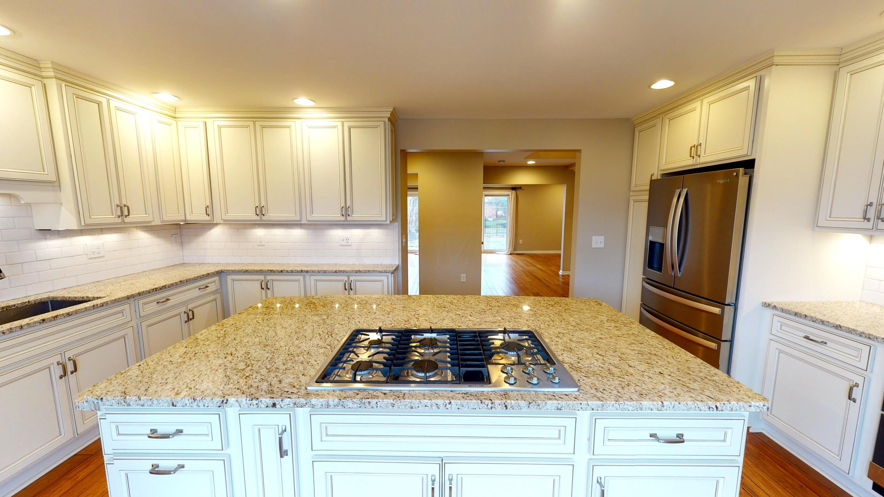 2165 Sandston Road Columbus, OH 43220 - Photo 7 of 41