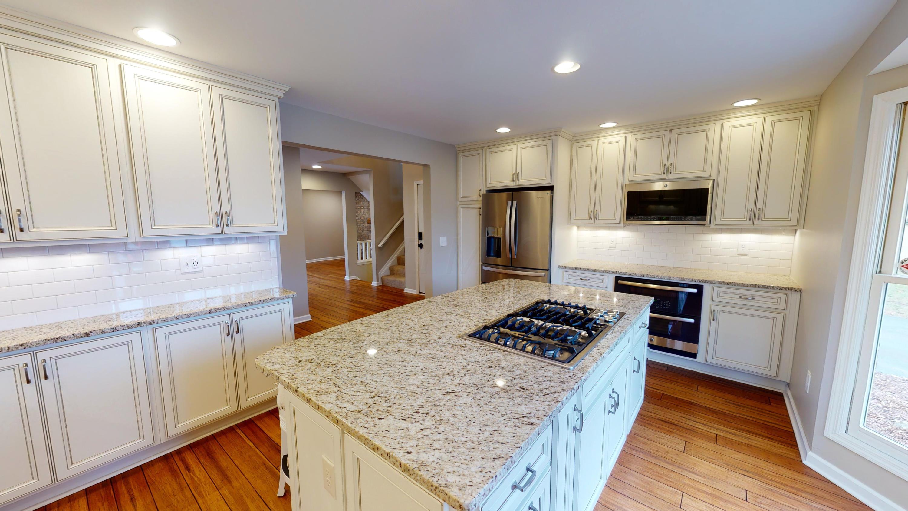 2165 Sandston Road Columbus, OH 43220 - Photo 8 of 41