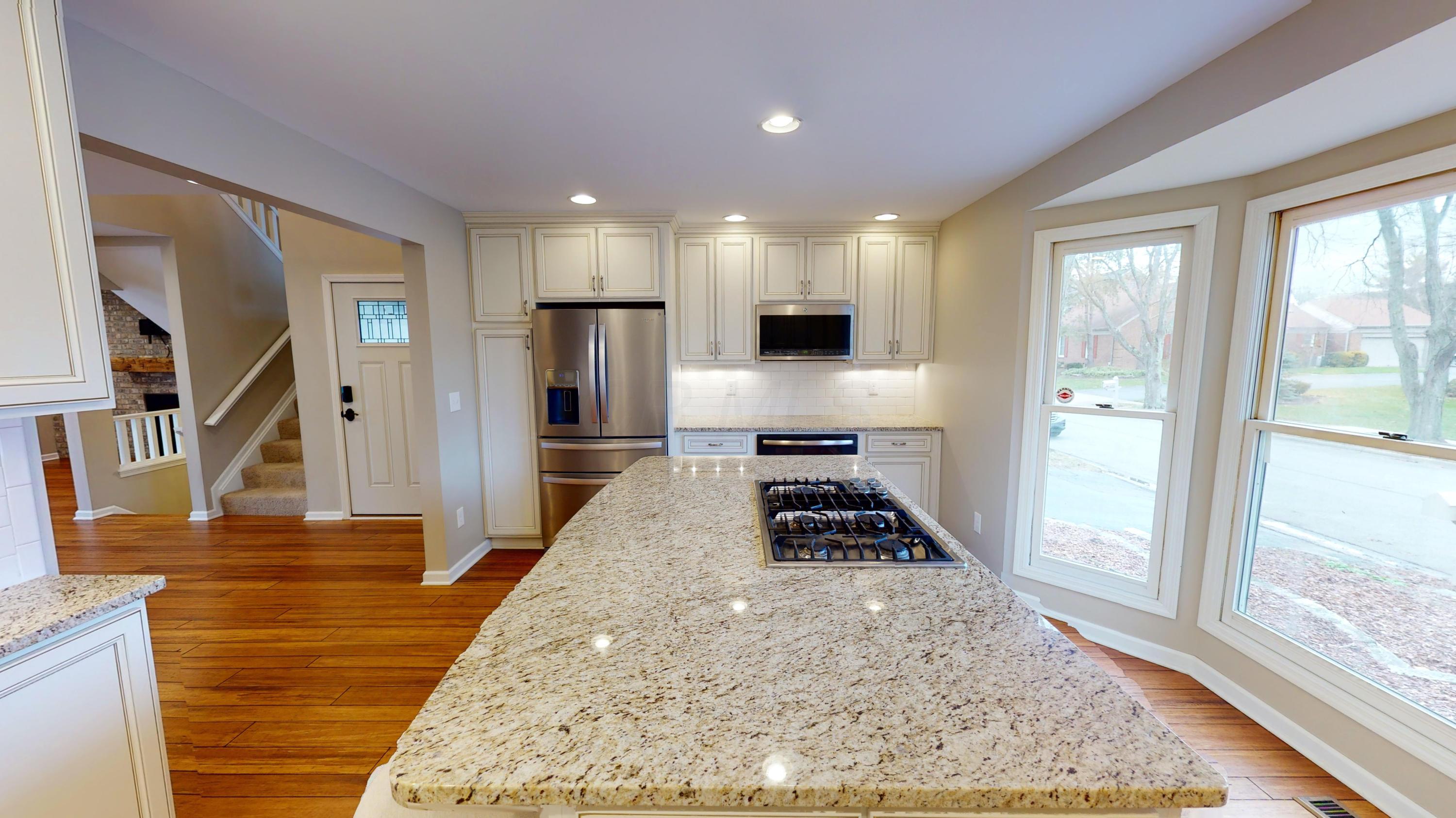 2165 Sandston Road Columbus, OH 43220 - Photo 9 of 41
