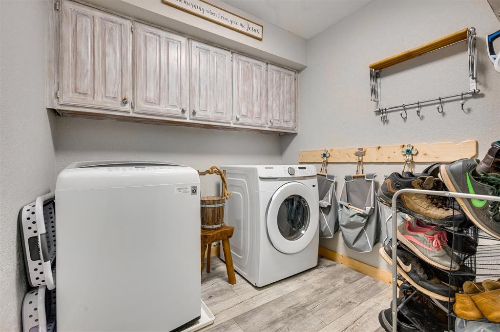 4115 Alpine Street Paris, TX 75462 - Photo 23 of 40 a utility room with dryer and washer