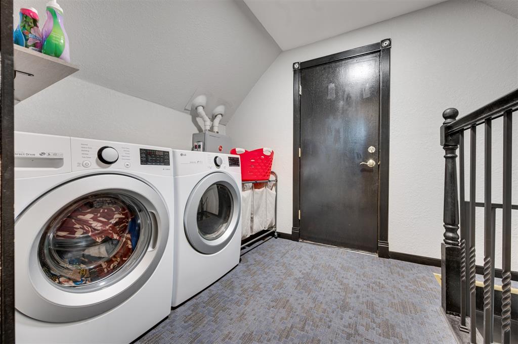 4115 Alpine Street Paris, TX 75462 - Photo 31 of 40 a utility room with dryer and washer