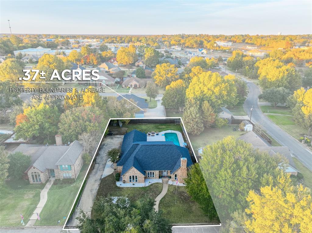 4115 Alpine Street Paris, TX 75462 - Photo 37 of 40 a view of a city