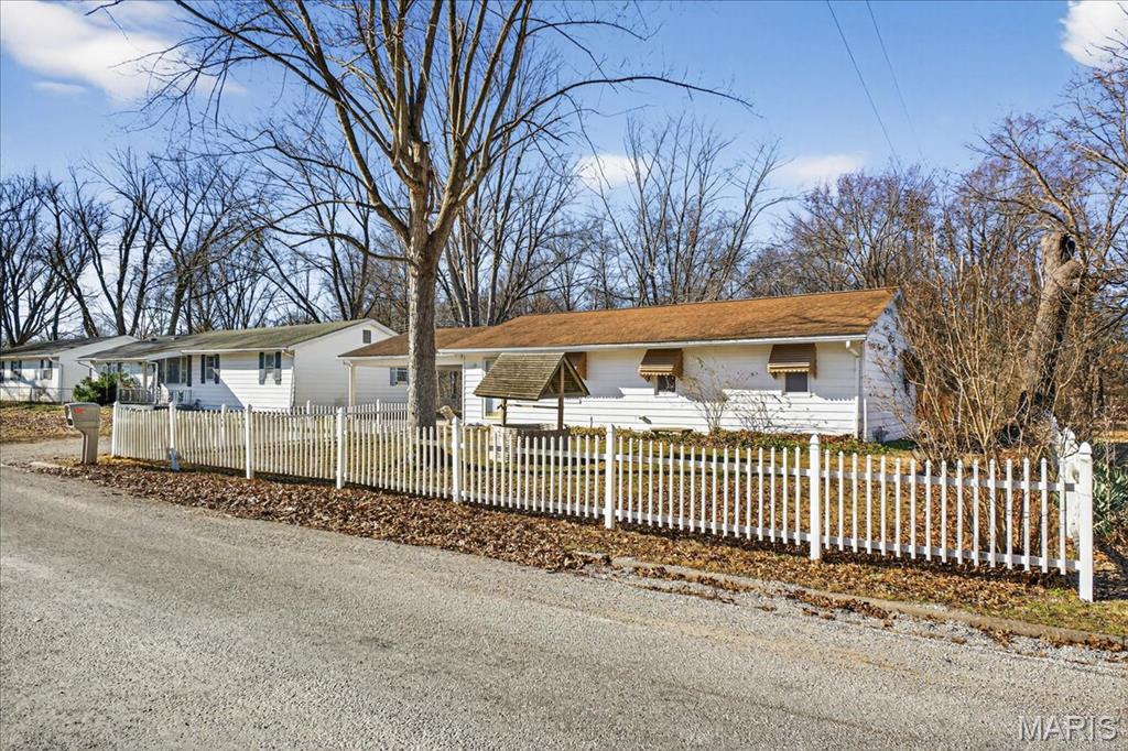 13 Sandridge Drive New Athens, IL 62264 - Photo 3 of 28