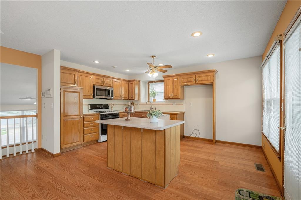 5109 Rosehill Road Shawnee, KS 66216 - Photo 15 of 55 Gallery Image 15