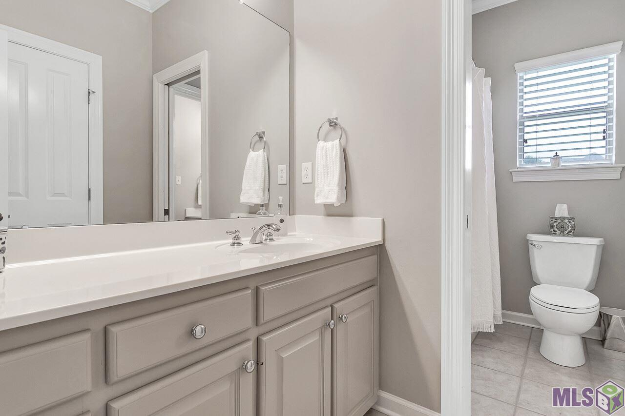9243 Homestead Drive Baton Rouge, LA 70817 - Photo 18 of 33 Jack and Jill Bath